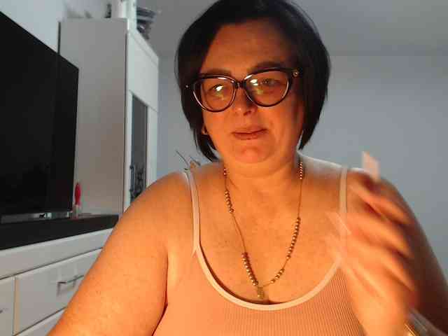 Emyllywhite webcam
