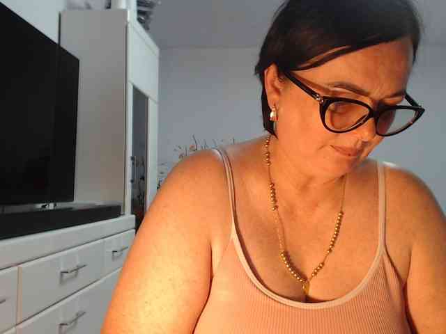 Emyllywhite webcam