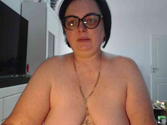 Emyllywhite webcam