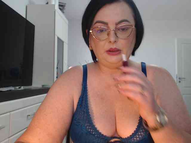 Emyllywhite webcam