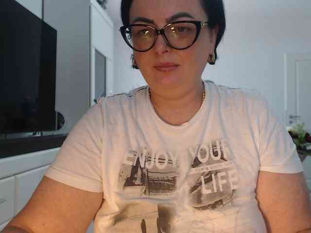 Emyllywhite webcam
