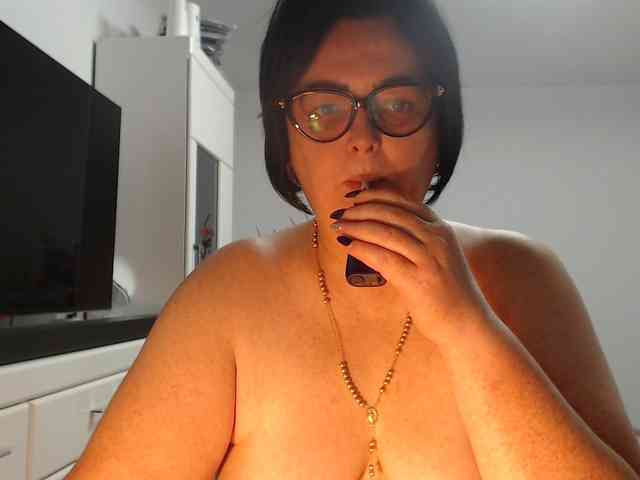 Emyllywhite webcam