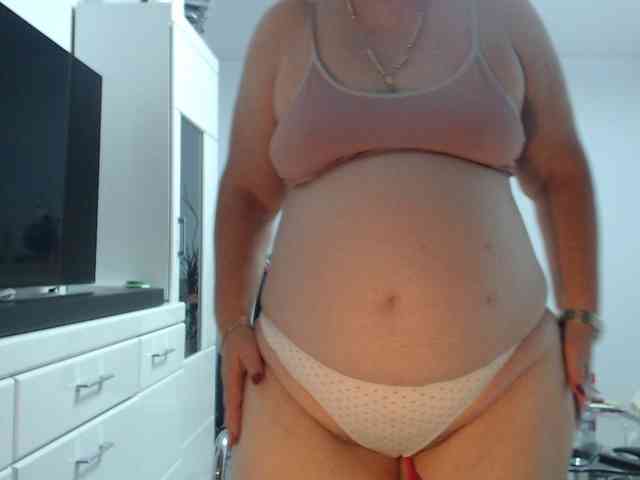 Emyllywhite webcam