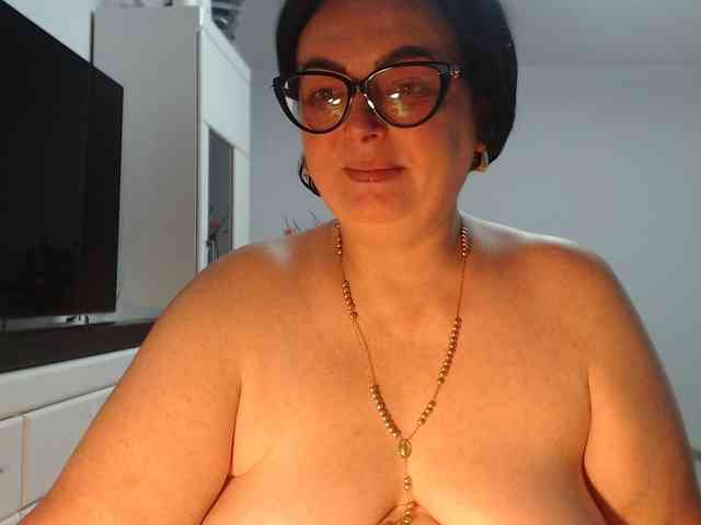 Emyllywhite webcam
