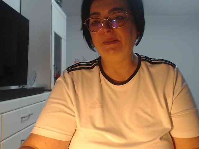 Emyllywhite webcam