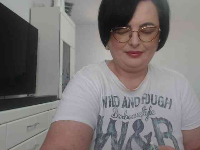 Emyllywhite webcam