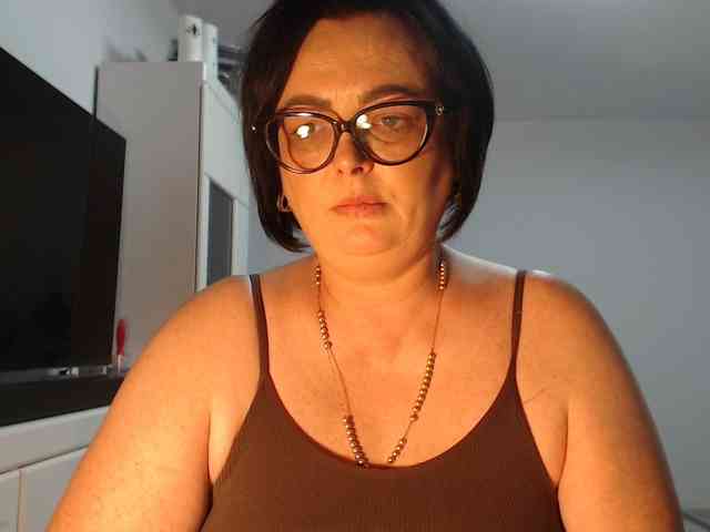 Emyllywhite webcam