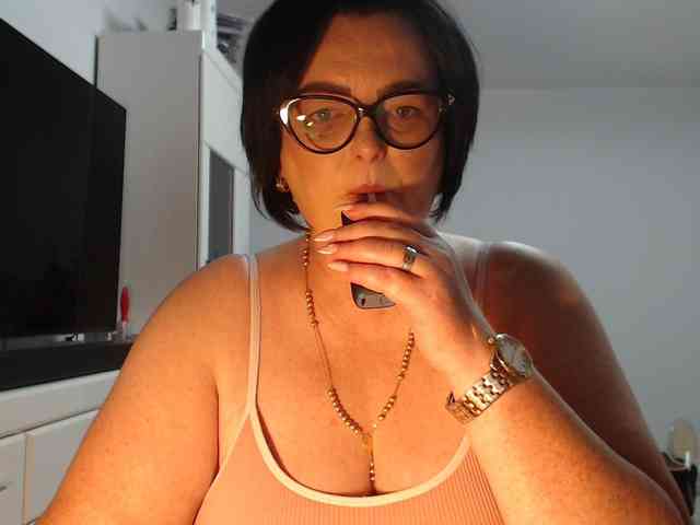 Emyllywhite webcam