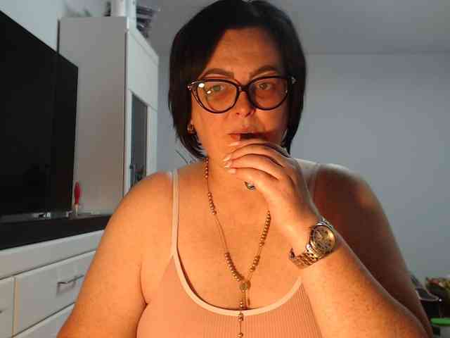 Emyllywhite webcam