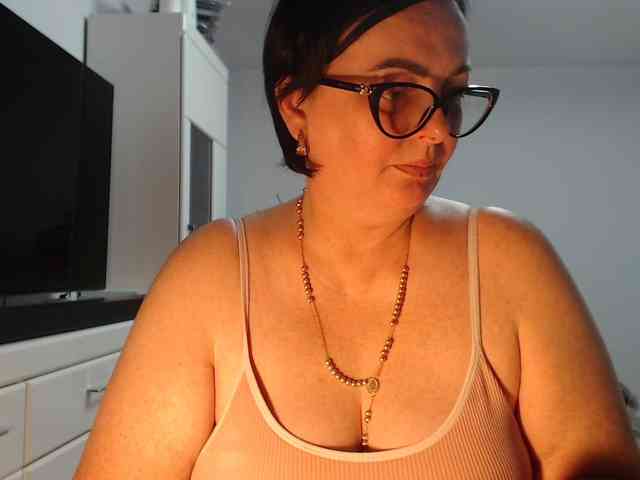 Emyllywhite webcam