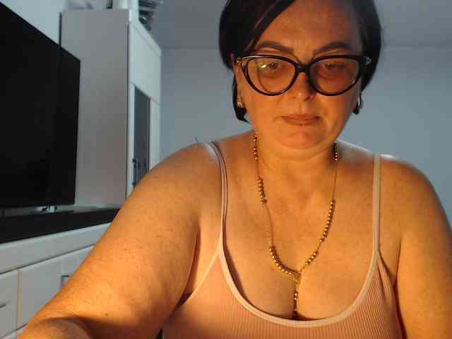 Emyllywhite webcam