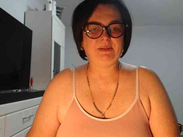 Emyllywhite webcam