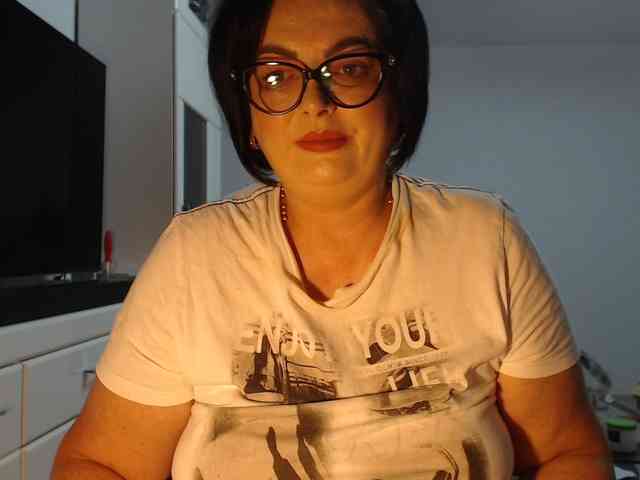 Emyllywhite webcam