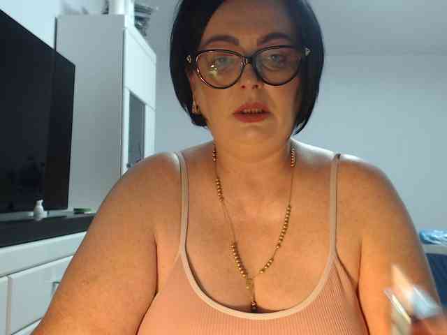 Emyllywhite webcam