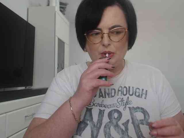 Emyllywhite webcam