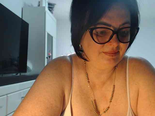 Emyllywhite webcam