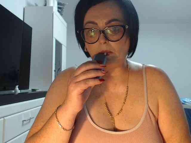 Emyllywhite webcam