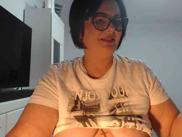Emyllywhite Emyllywhite