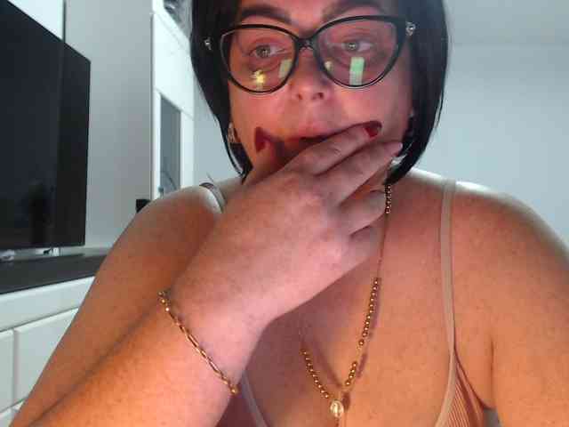 Emyllywhite webcam