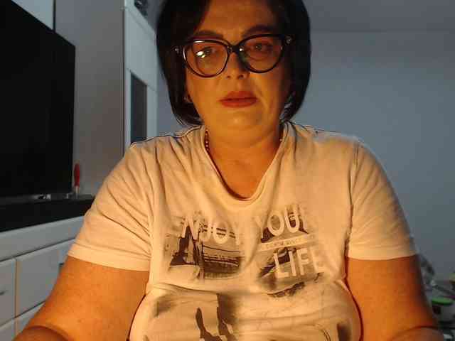Emyllywhite webcam