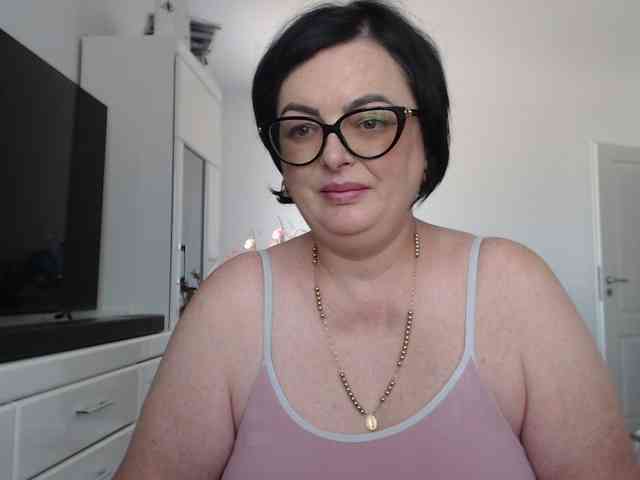Emyllywhite Emyllywhite