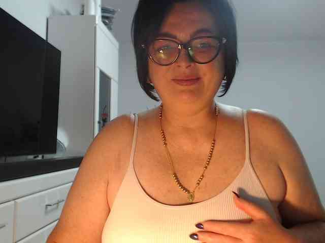 Emyllywhite webcam