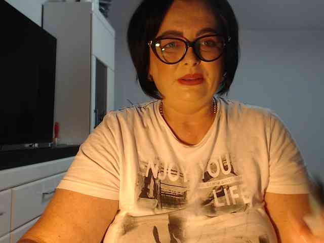 Emyllywhite webcam