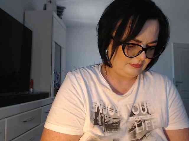 Emyllywhite webcam