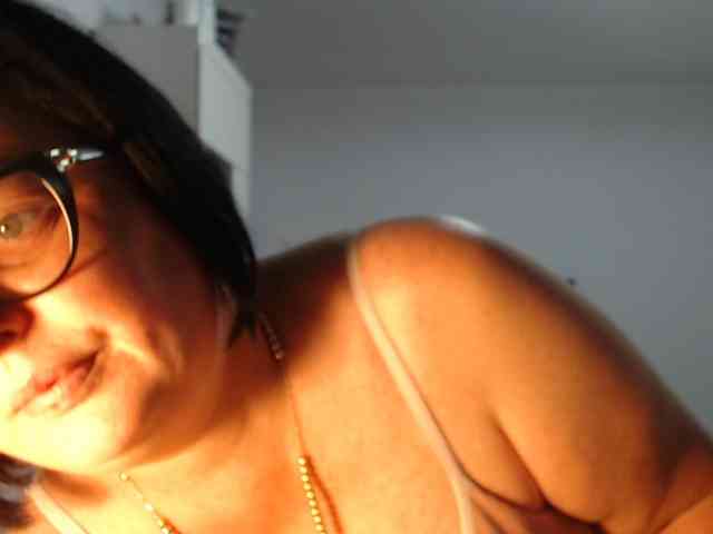 Emyllywhite webcam