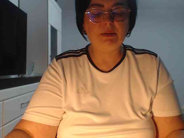 Emyllywhite webcam