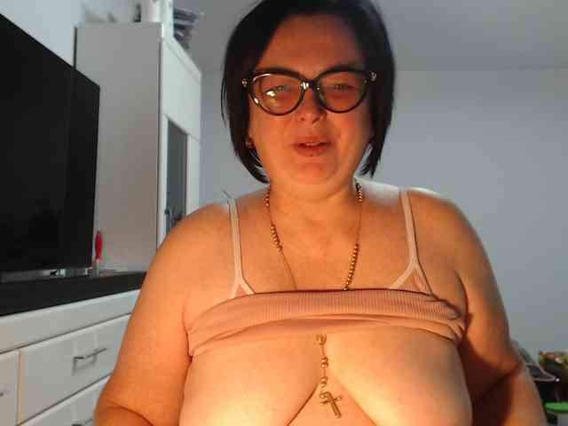 Emyllywhite webcam