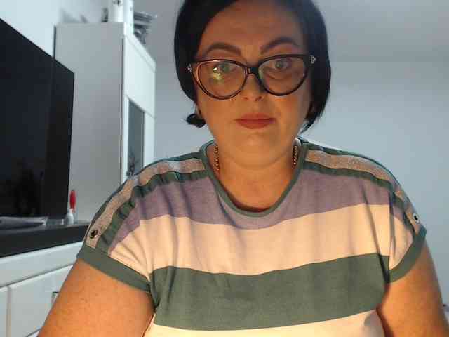 Emyllywhite webcam