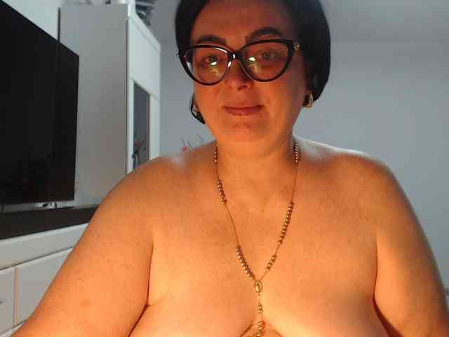 Emyllywhite webcam
