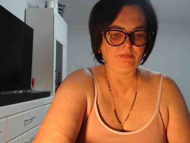 Emyllywhite webcam