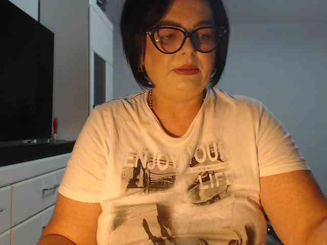 Emyllywhite webcam