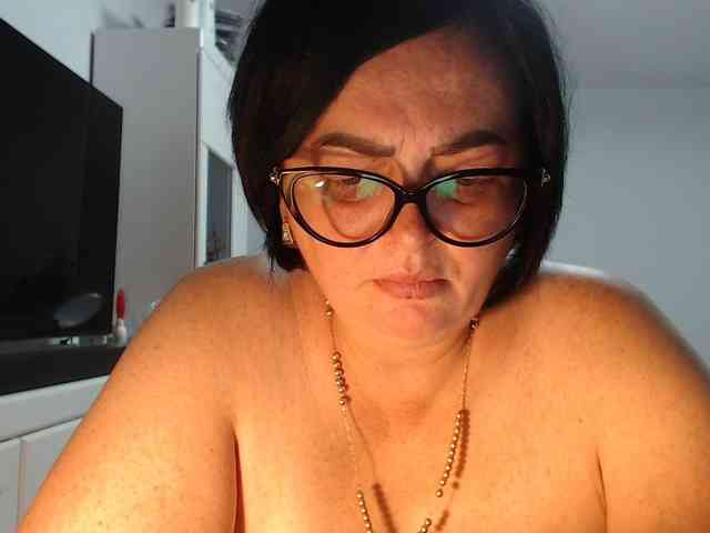 Emyllywhite webcam