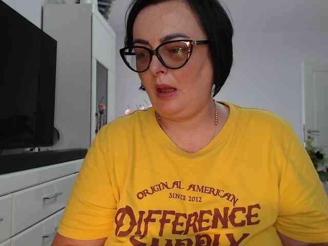 Emyllywhite webcam