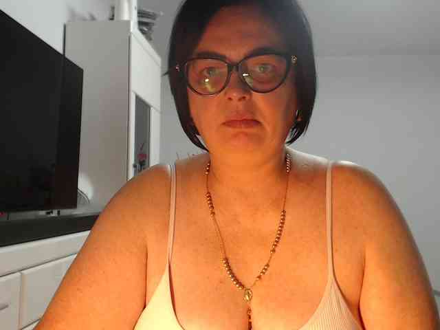 Emyllywhite webcam
