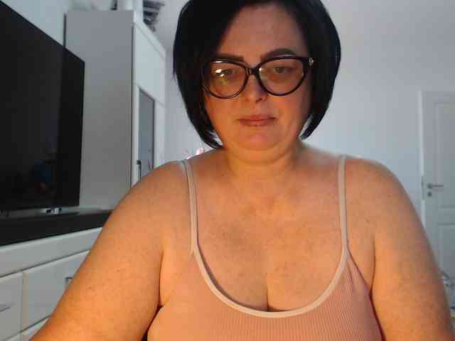 Emyllywhite webcam