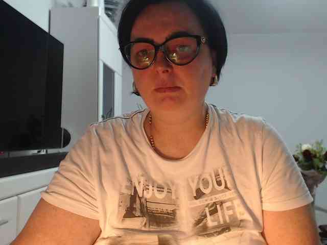 Emyllywhite webcam