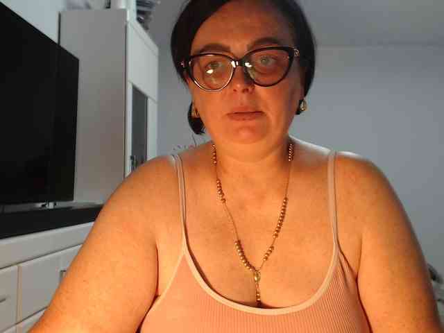 Emyllywhite webcam