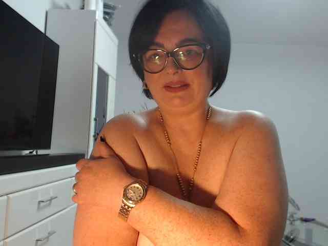 Emyllywhite webcam