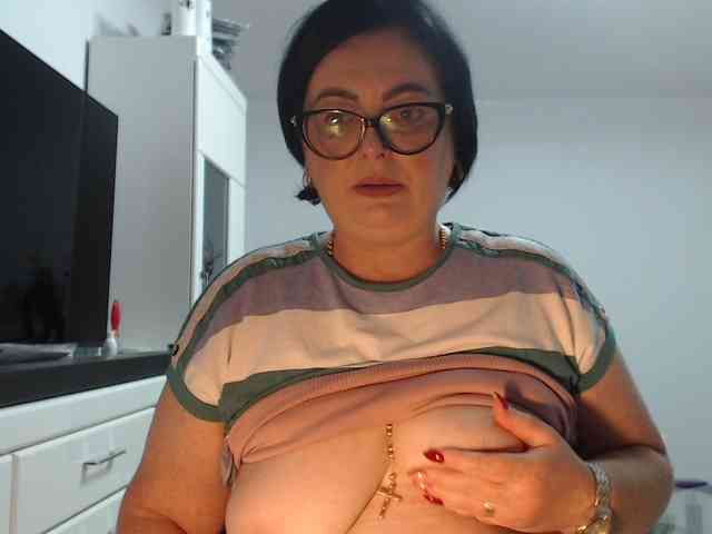 Emyllywhite webcam