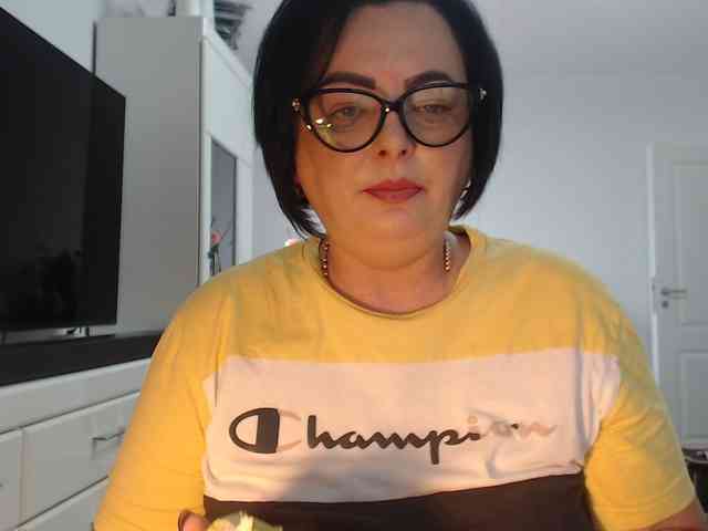 Emyllywhite webcam