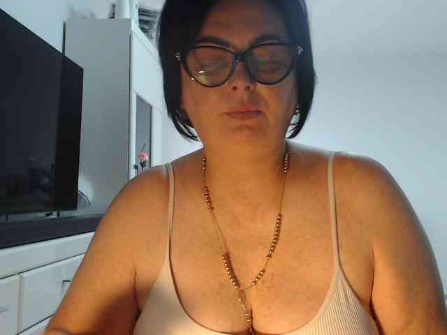 Emyllywhite webcam
