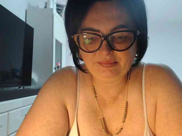 Emyllywhite webcam