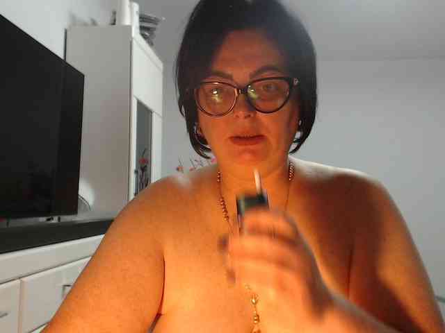 Emyllywhite webcam