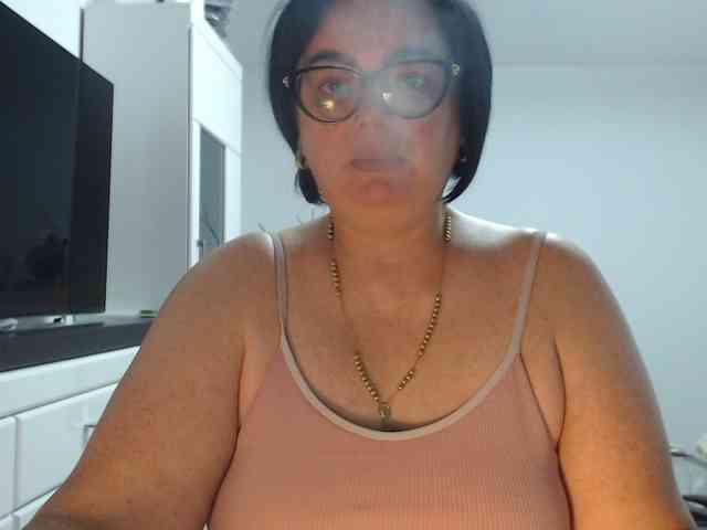 Emyllywhite webcam