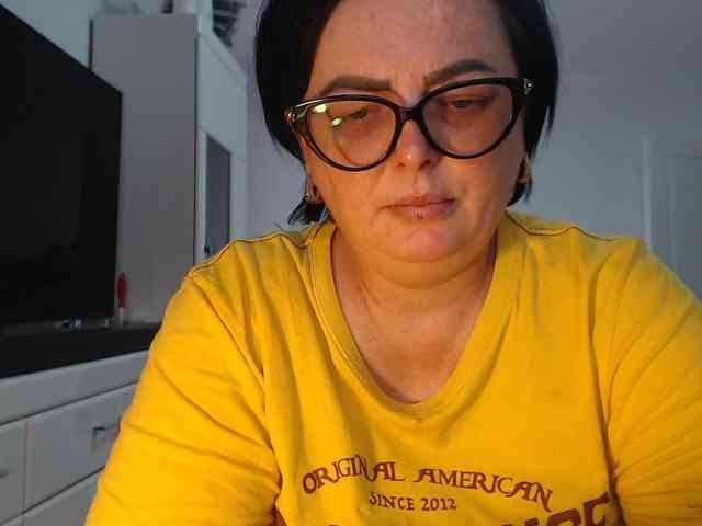 Emyllywhite webcam
