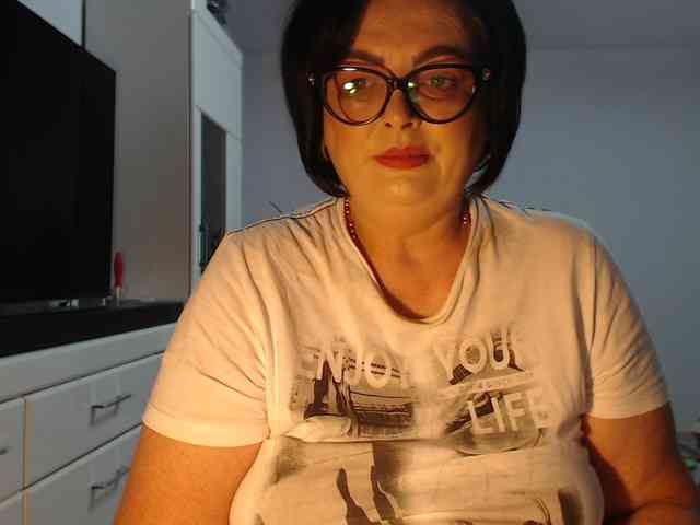 Emyllywhite webcam